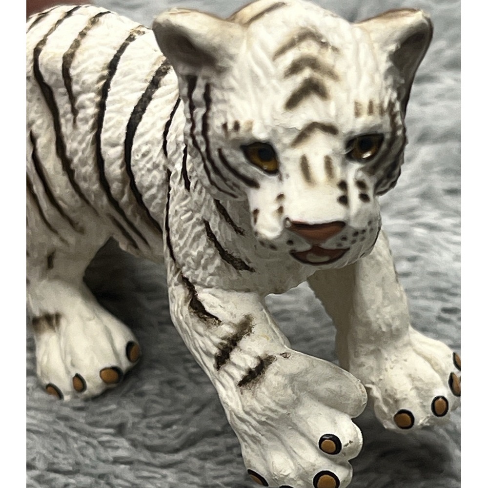 Safari Ltd STANDING WHITE‎ Siberian TIGER CUB African Wildlife Figure